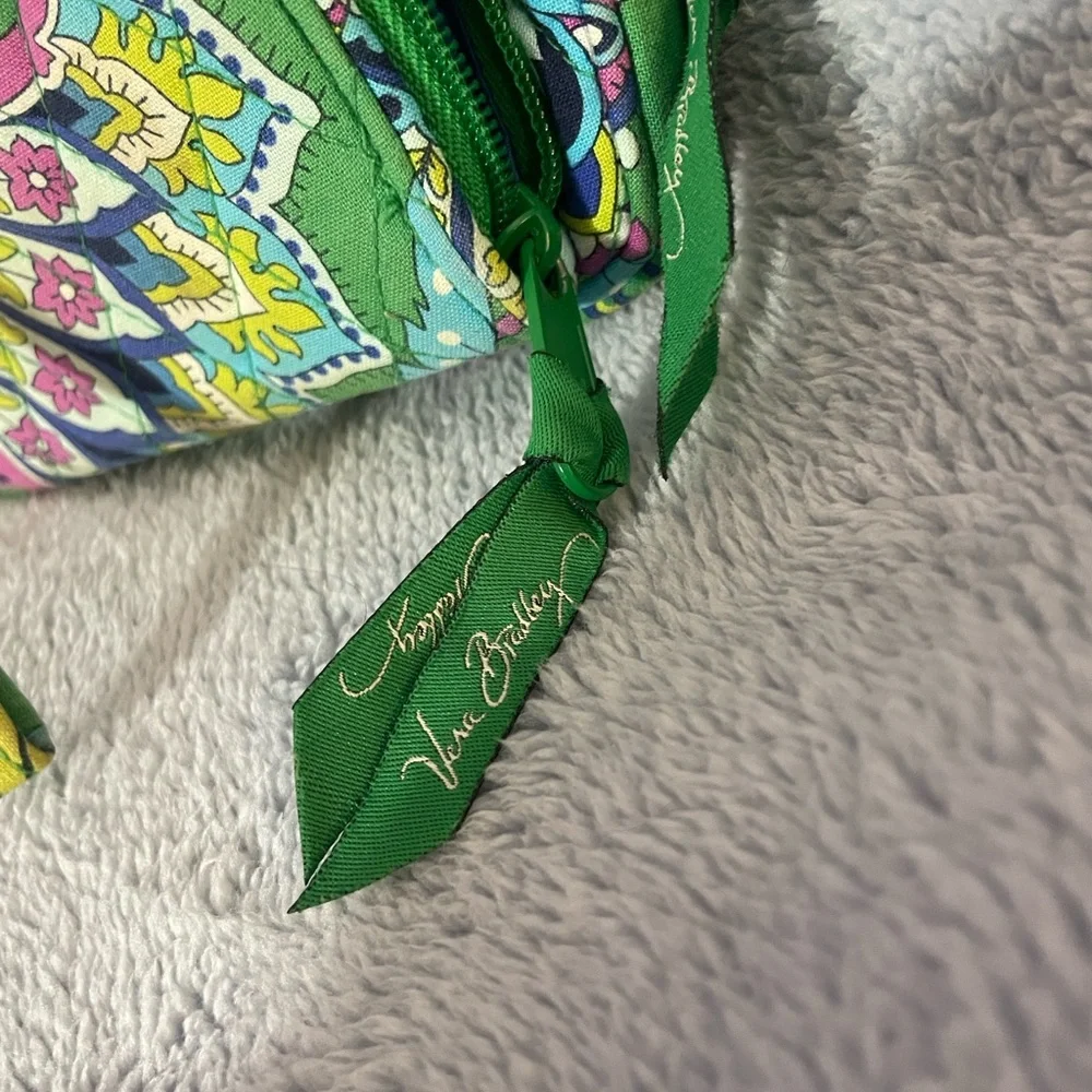 Vera Bradley “Emerald Paisley”Retired all in one Wristlet